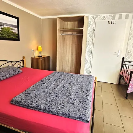 Guest house Gruendauer Monteurwohnung/studentenwohnung Grundau