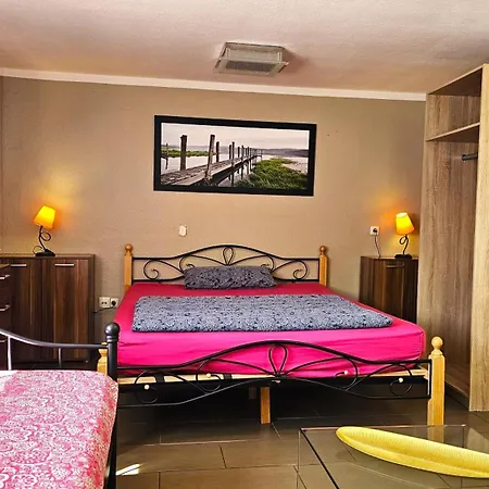 Gruendauer Monteurwohnung/studentenwohnung Guest house Grundau