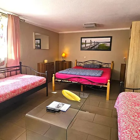 Guest house Gruendauer Monteurwohnung/studentenwohnung Grundau